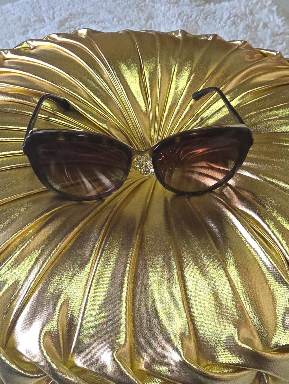 Brown Cat-Eye Women's Sunglasses - Stylish UV Shades